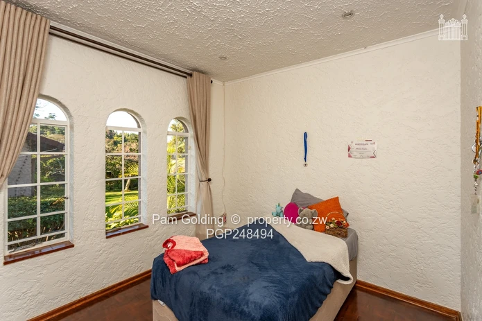 6 Bedroom House With Excellent Water (Sole Mandate)
