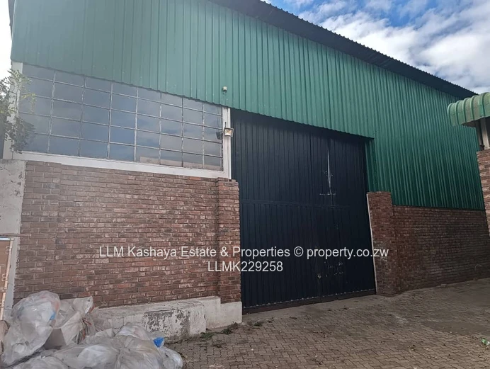 Warehouse to let in Ardbennie, Waterfalls, Harare