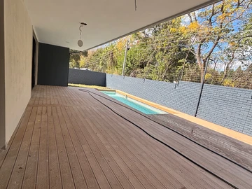 4 Bedroom Flat & Apartment