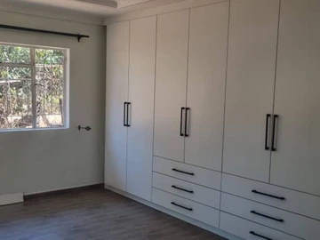 4 Bedroom Flat & Apartment