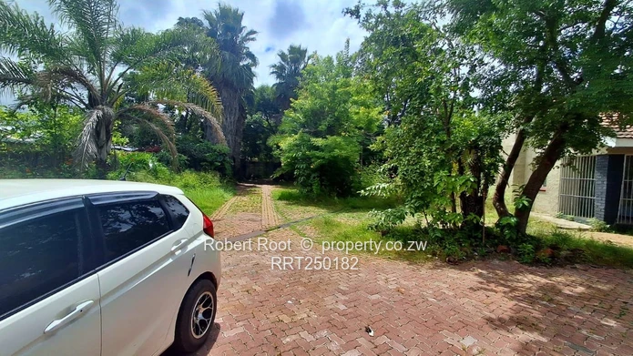 HOUSE FOR SALE in WATERFALLS PROSPECT (IDEAL FOR INVESTMENT) - TAKING NOSTRO