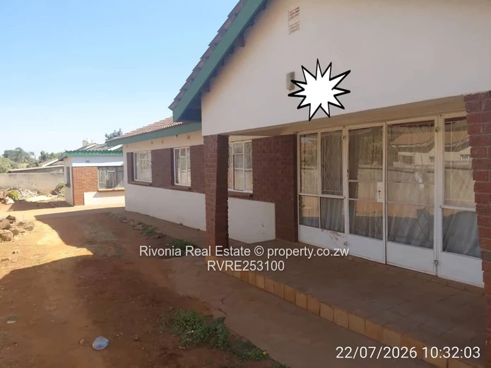 Spacious 4-Bed Westlea Home — Walled, Staff Quarters