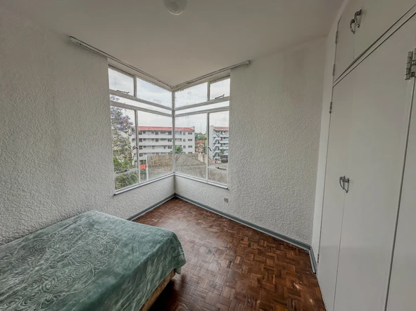 2 Bedroom Flat & Apartment