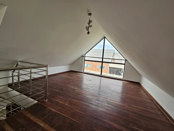 4 Bedroom Flat & Apartment