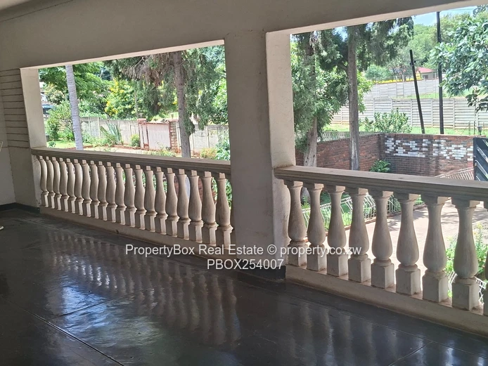 Eastlea Prime Property for Sale suitatble for Offices!