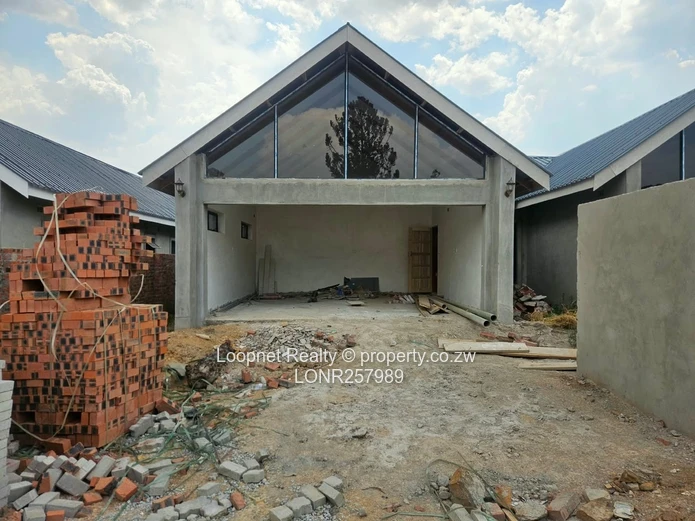 Spacious 3BR Garden Flat Greendale – Open-plan Kitchen & Borehole