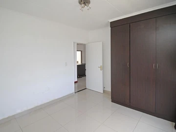 2 Bedroom Flat & Apartment