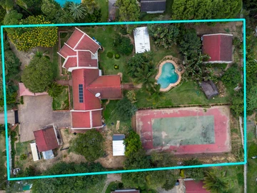 Perfectly located 6 bedroom house in the heart of the golden triangle