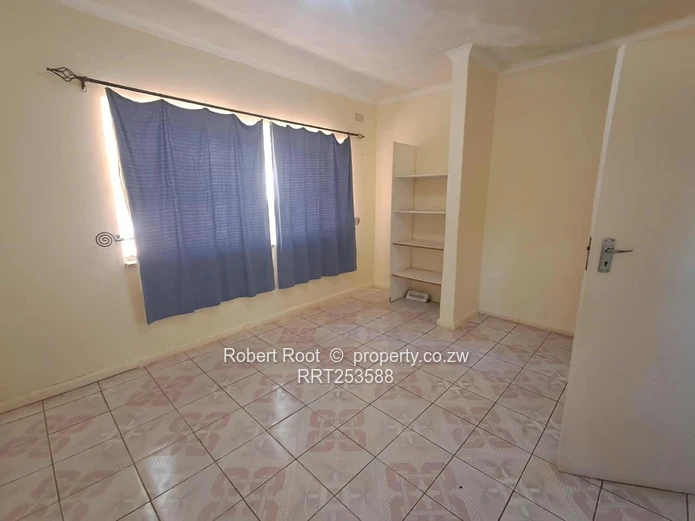 Sunny 2-Bed Cottage in Kambanji, Borehole & Tiled Floors