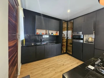 3 Bedroom Flat & Apartment