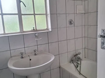 3 Bedroom Flat & Apartment