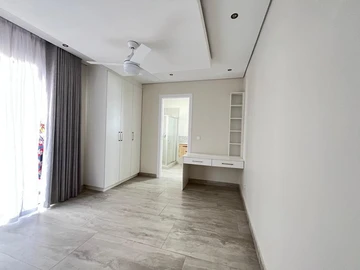 3 Bedroom Flat & Apartment