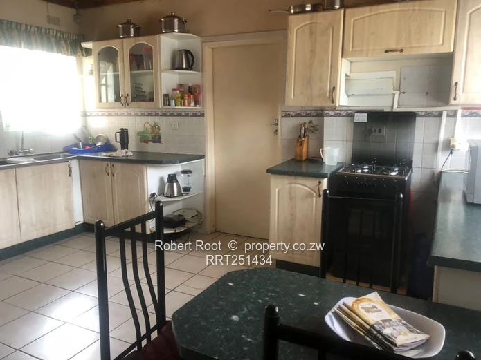 Neat Zimre Park House For Sale