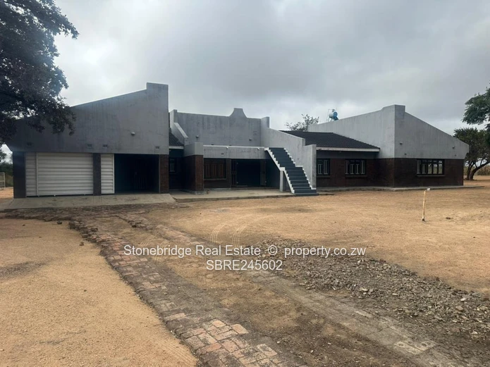 4.5 Hectare property with 5 Bedroomed House in Norwood for sale