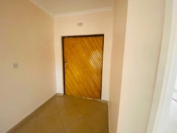 4 Bedroom Flat & Apartment