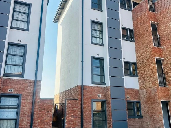 2 Bedroom Flat & Apartment