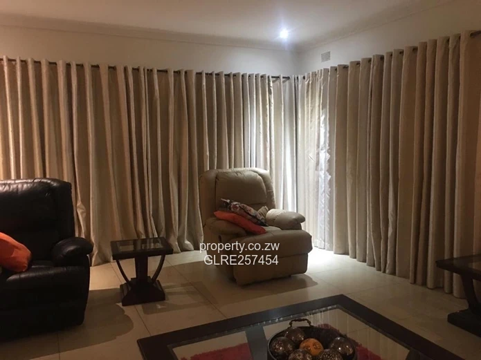Alexandra Park - 4BR Family Home, Pool & Borehole