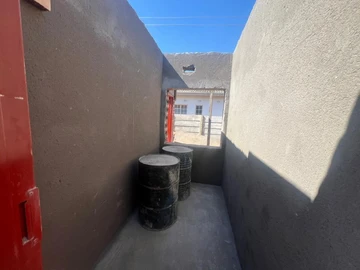 3 Bedroom Flat & Apartment