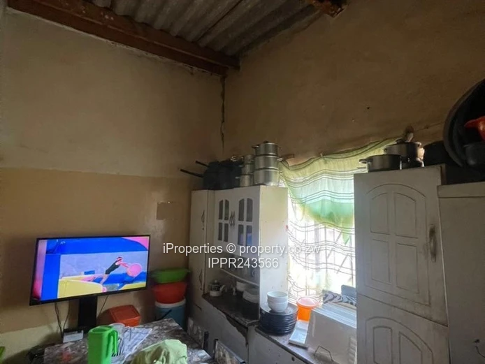 4-Bed House in Zengeza 2 with Secure Walled Yard (Sole Mandate)