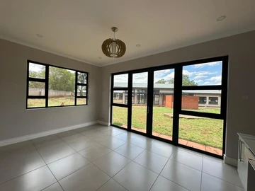 4 Bedroom Flat & Apartment