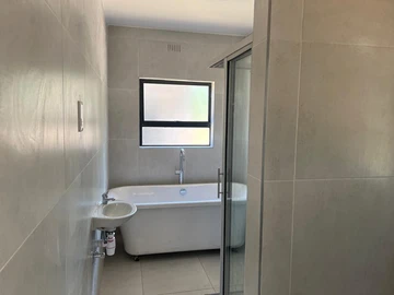 3 Bedroom Flat & Apartment