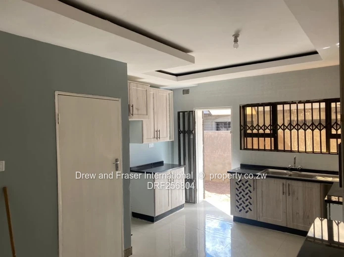Modern 4-Bed Home in Mabvazuva, Ruwa, Borehole $135k