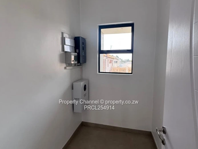Modern 4-Bed Apartment in Marlborough