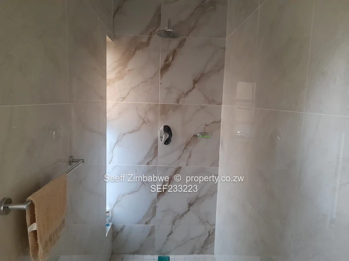 Avondale West Gem: Spacious Family Living with Cottage and Abundant Water Supply!