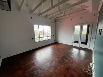 2 Bedroom Flat & Apartment