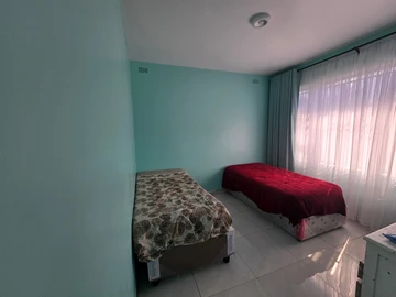 5 Bedroom Flat & Apartment