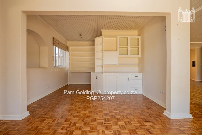 Immaculate Executive Home in Excellent location