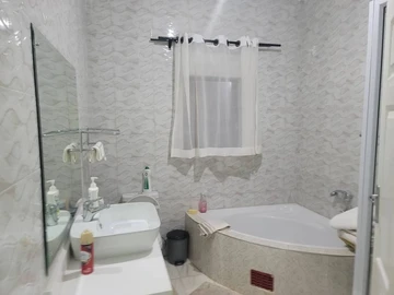 2 Bedroom Flat & Apartment