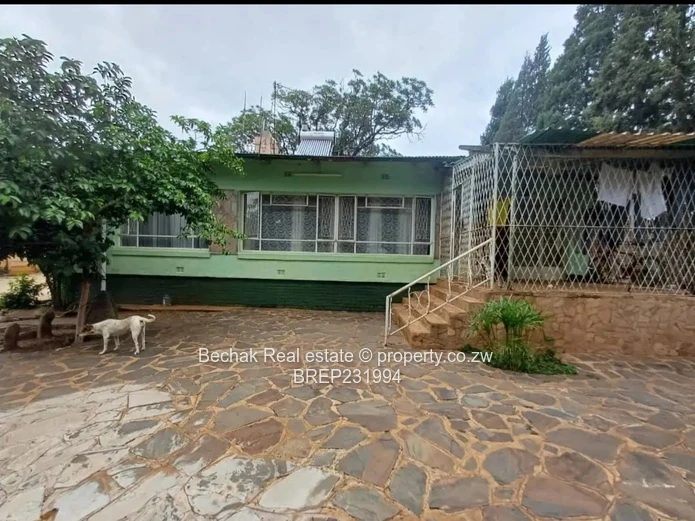 Family Home in Famona — 3BR, Pool & Borehole on 1800m²