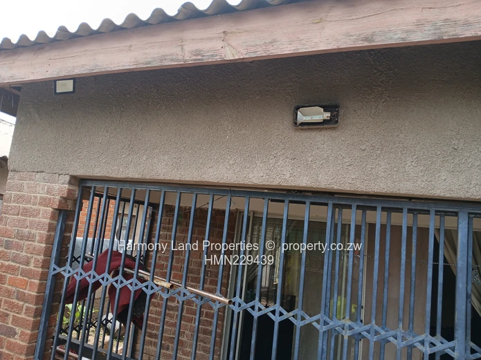 Chitungwiza Unit L Extension Property For Sale