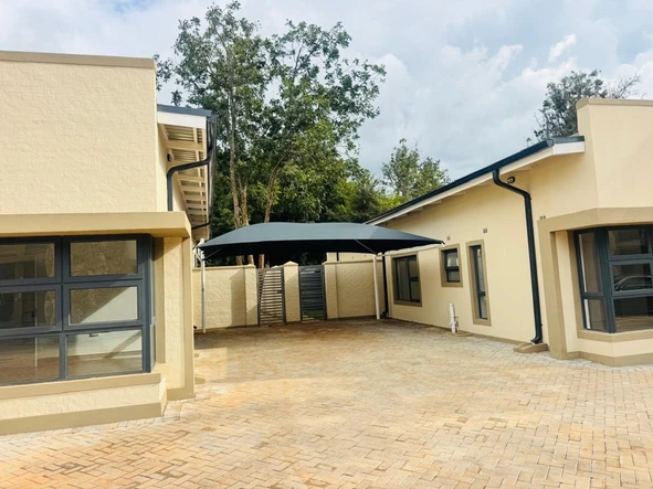 3 Bedroom Flat & Apartment