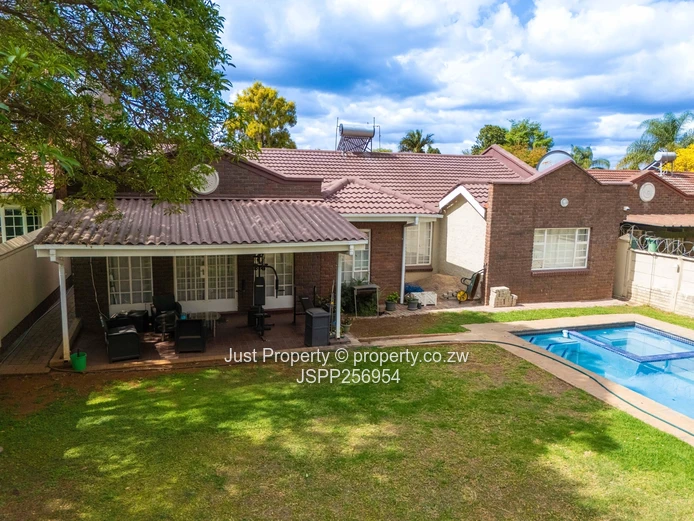 Townhouse In Prime Location