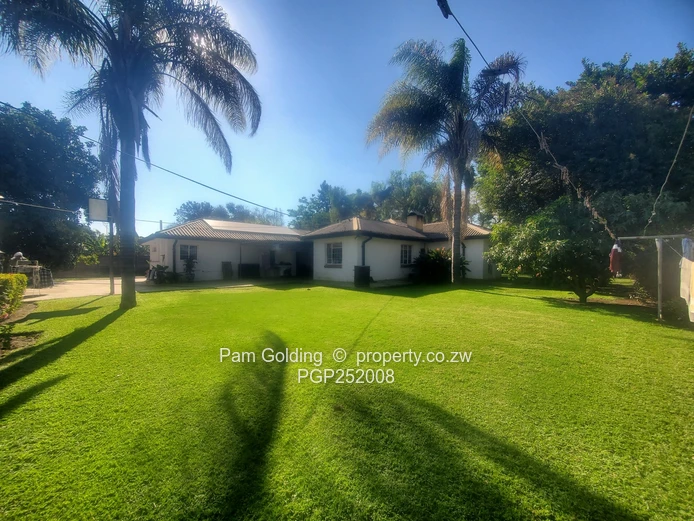 Invest in this sought after neighbourhood. (Sole Mandate)