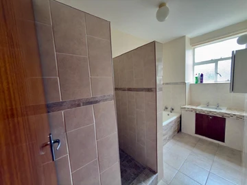 3 Bedroom Flat & Apartment