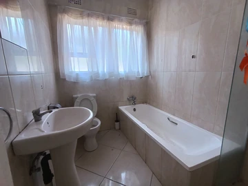 3 Bedroom Flat & Apartment