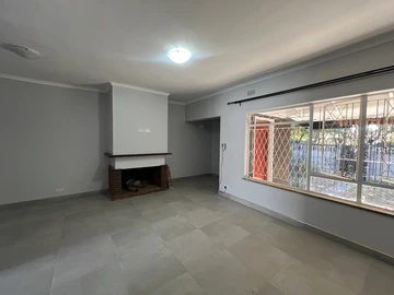 2 Bedroom Flat & Apartment