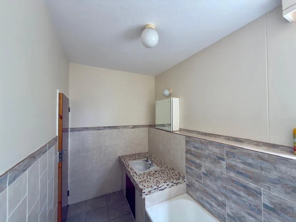3 Bedroom Flat & Apartment