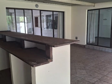 3 Bedroom Flat & Apartment