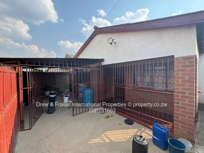 4-Bed Zengeza 5 Extension Home on Main Road — Walled & Carport