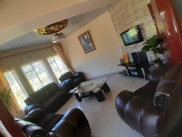 4 Bedroom Flat & Apartment