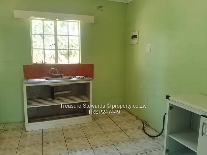 2-Bed Cottage in Gunhill with Borehole & Large Garden