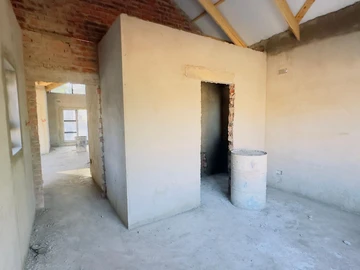 4 Bedroom Flat & Apartment