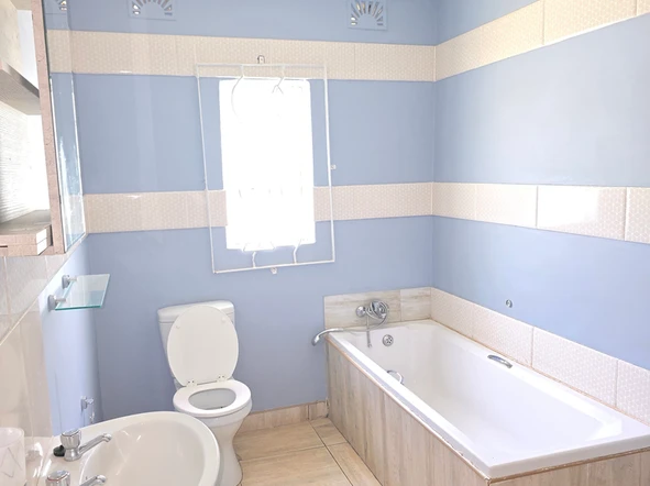 3 Bedroom Flat & Apartment