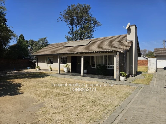 Avonlea 3-Bed Bungalow with Fireplace & Yard
