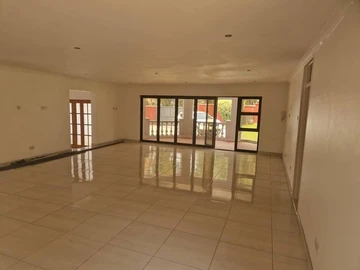 6 Bedroom House