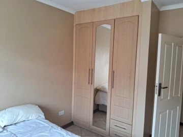 3 Bedroom Flat & Apartment